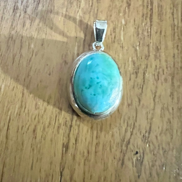 Larimar 925 pendant on 925 Sterling chain. Chain is 18” long and pendant is 1”. - Picture 1 of 6